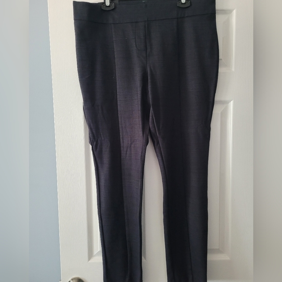 Dark Navy Plaid stretch pant. Sits at the waist and narrow leg size 16 - Picture 4 of 4
